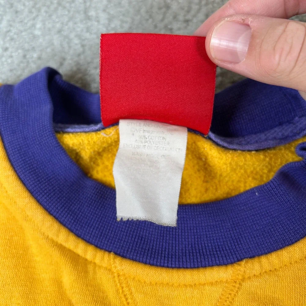 NFL Minnesota Vikings Sweatshirt Mens Medium Gold Purple Embroidered Crewneck